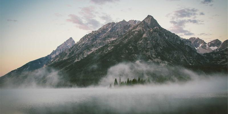 未来主义营销驱动品牌策略：B2B企业如何通过思想领导力PR服务建立行业权威